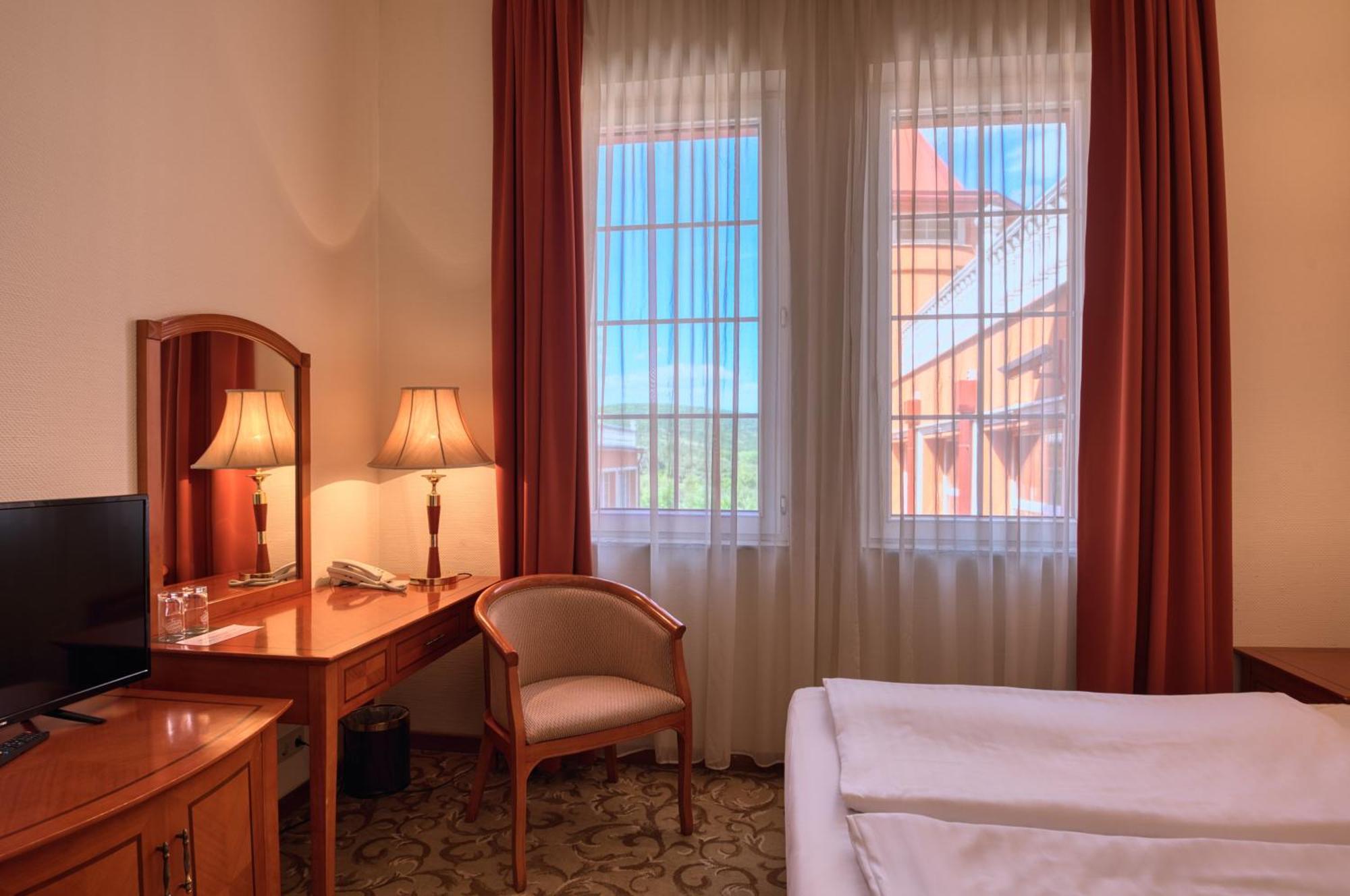 Hotel Bellevue Esztergom Exterior photo