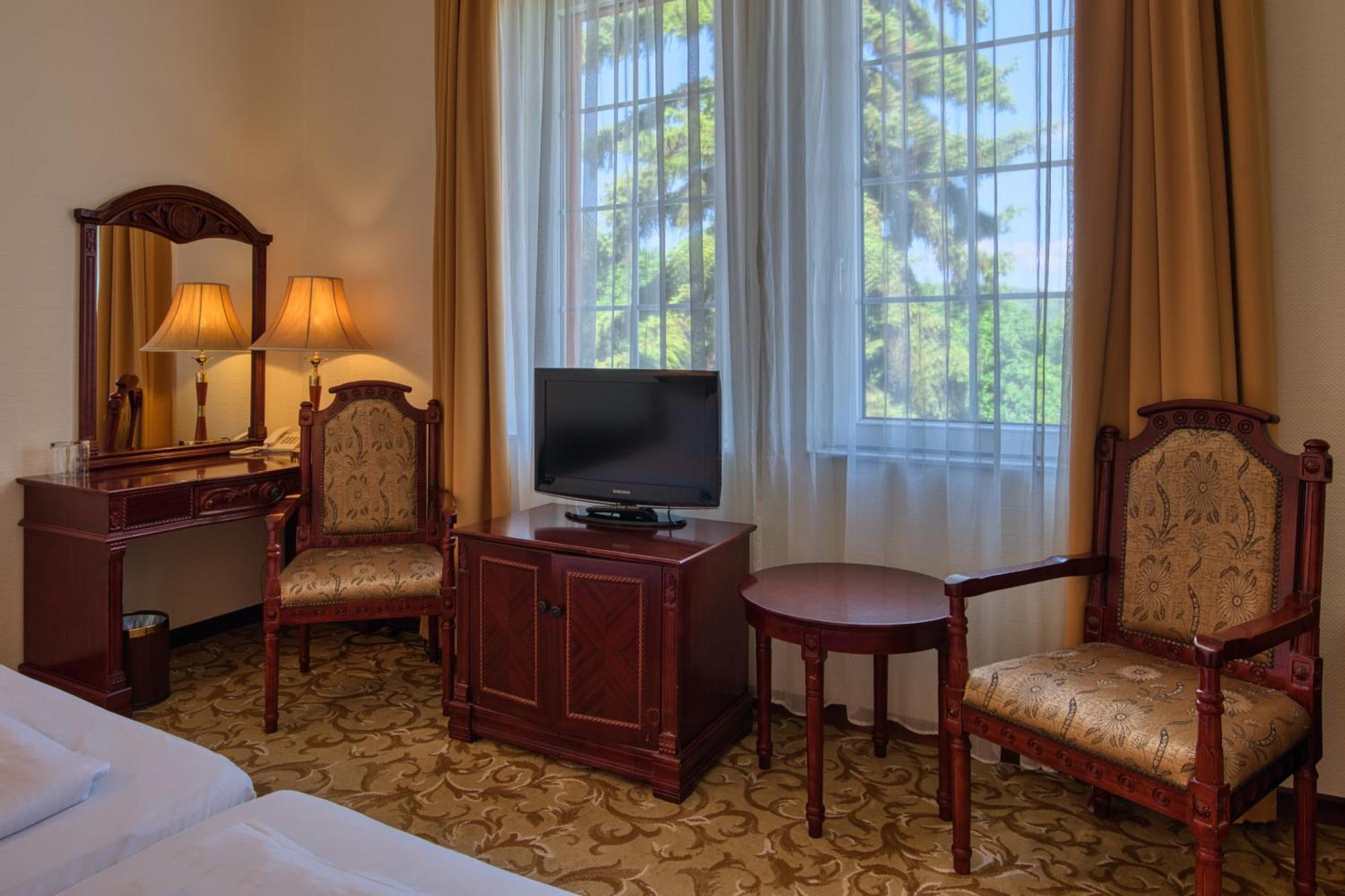 Hotel Bellevue Esztergom Exterior photo