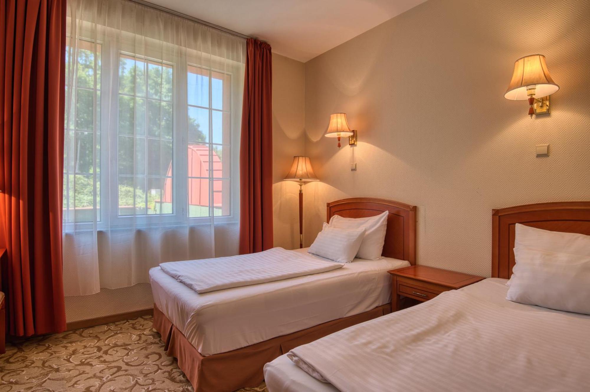Hotel Bellevue Esztergom Exterior photo