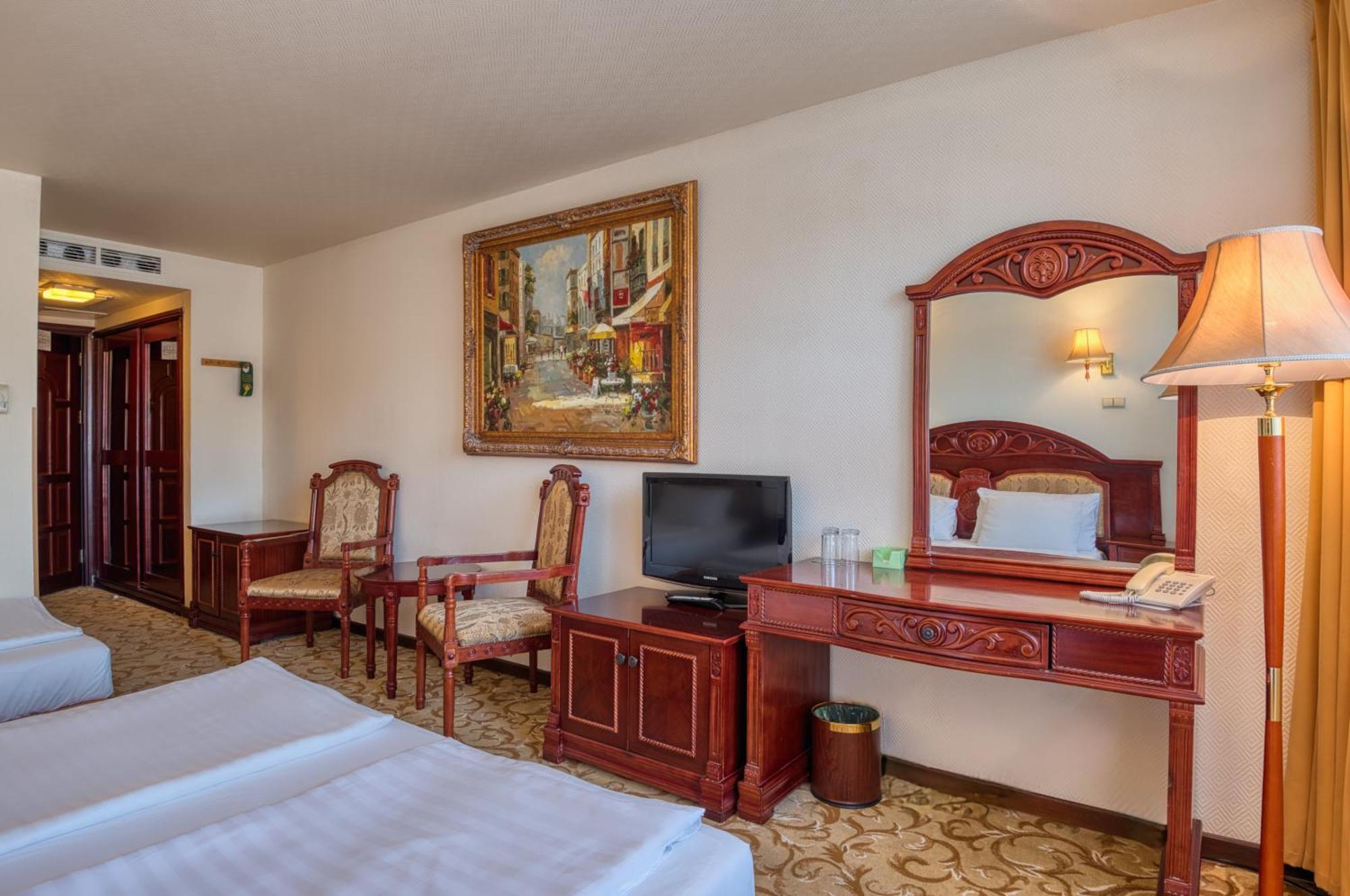 Hotel Bellevue Esztergom Exterior photo