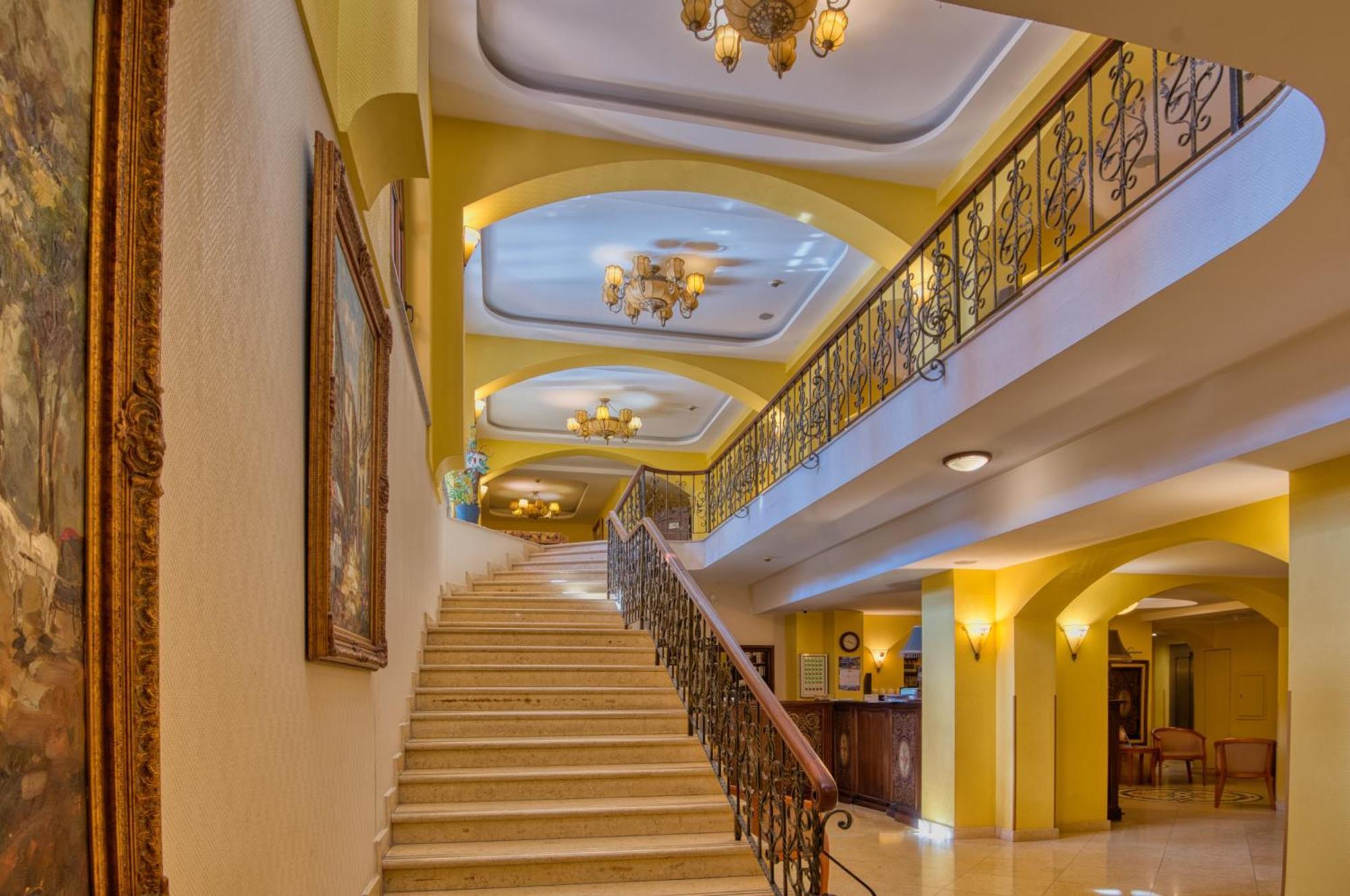 Hotel Bellevue Esztergom Exterior photo