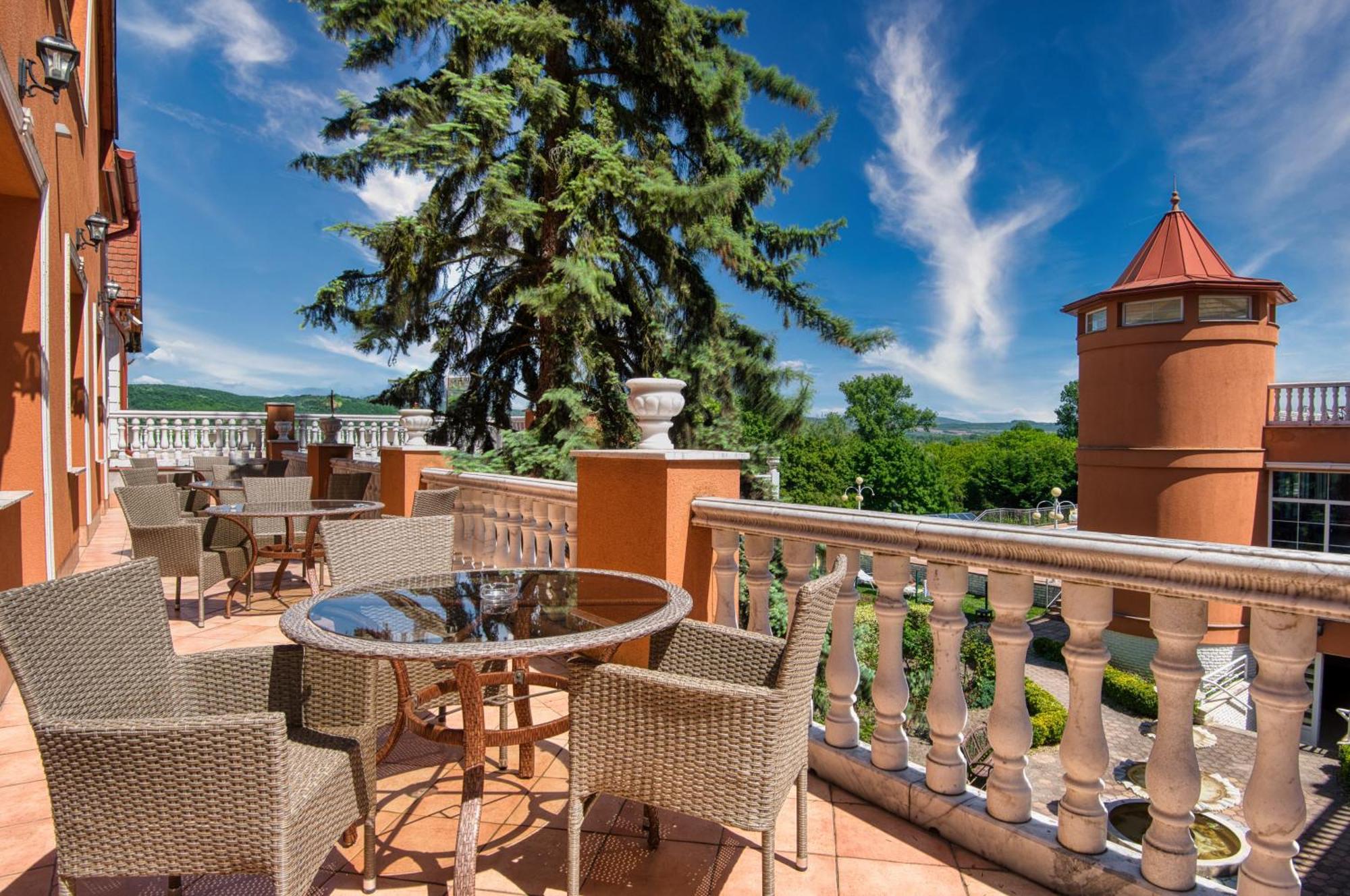 Hotel Bellevue Esztergom Exterior photo