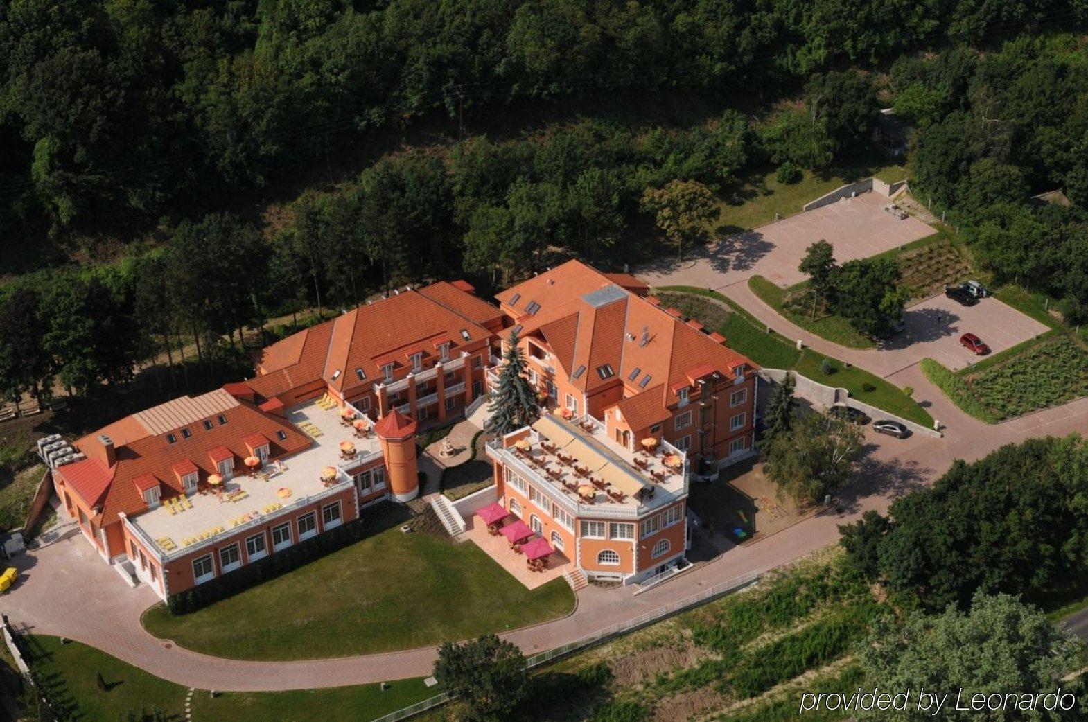 Hotel Bellevue Esztergom Exterior photo